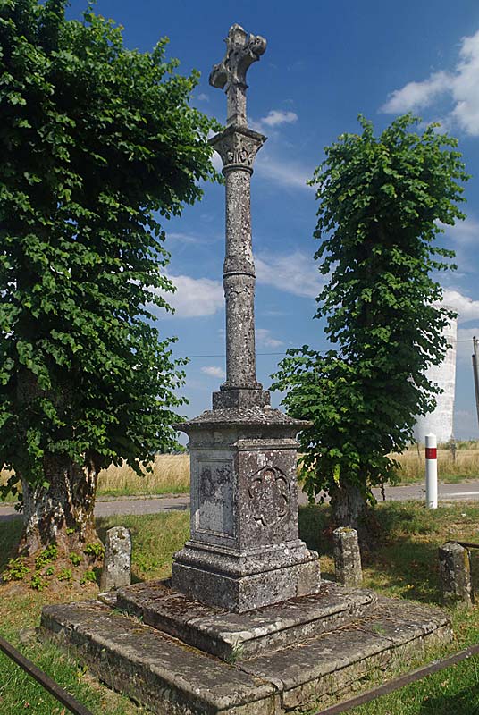 CROIX "PLUBEL" DE VARENNES-SUR-AMANCE