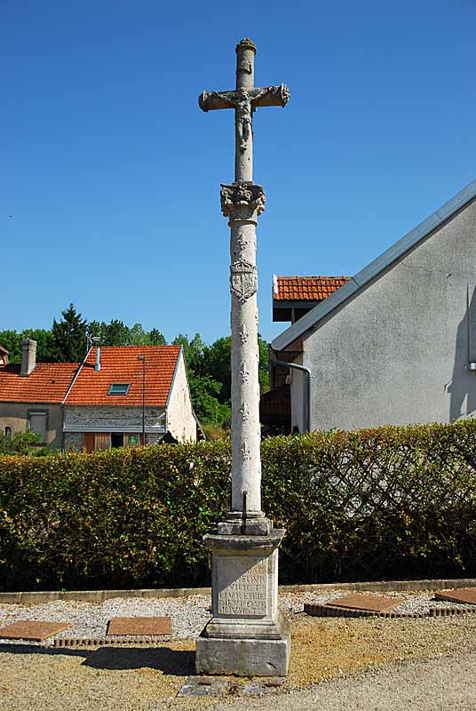 CROIX RENAISSANCE DE VERSEILLES-LE-BAS, Verseilles-le-Bas