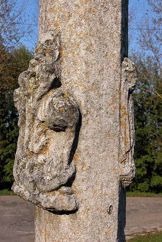CROIX XVIe SIECLE DE VEVRES-SOUS-PRANGEY