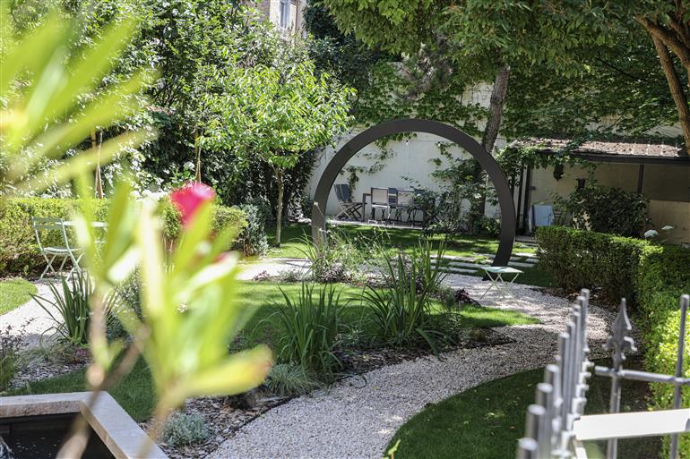 Détente au jardin La Demeure des Sacres B&B Reims