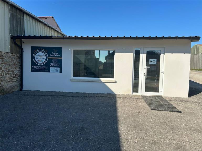 Distributeur Produits locaux Gionges Devanture