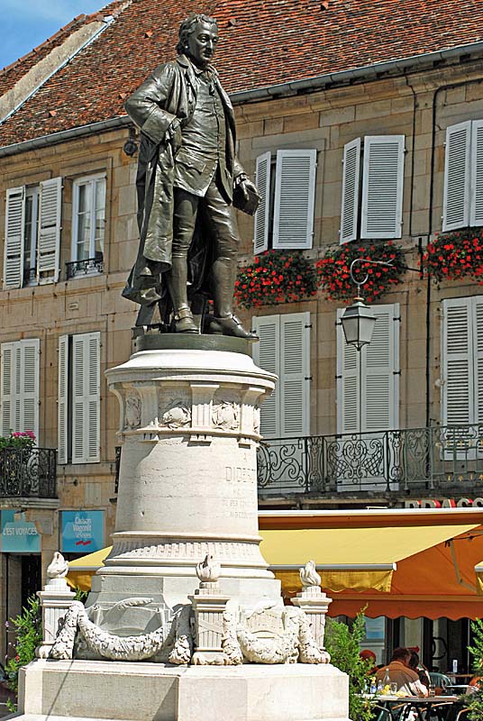 Statue et place Diderot, Langres - photo 11