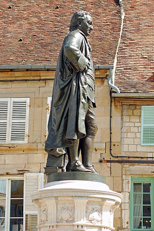 Statue et place Diderot, Langres - photo 13