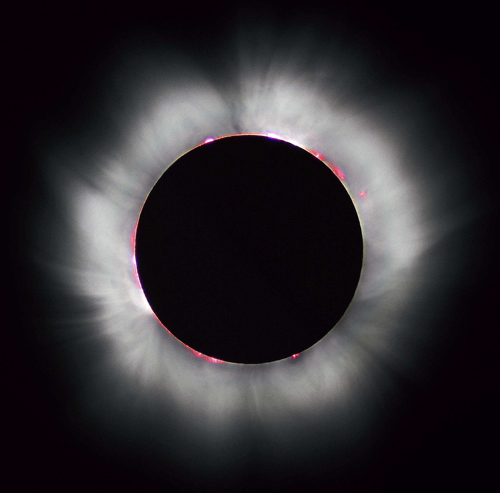 Observation de l'eclipse solaire Église de Champaubertpas le SAHM