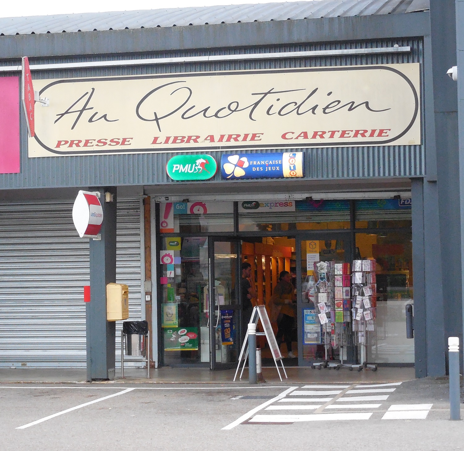 AU QUOTIDIEN - TABAC-PRESSE