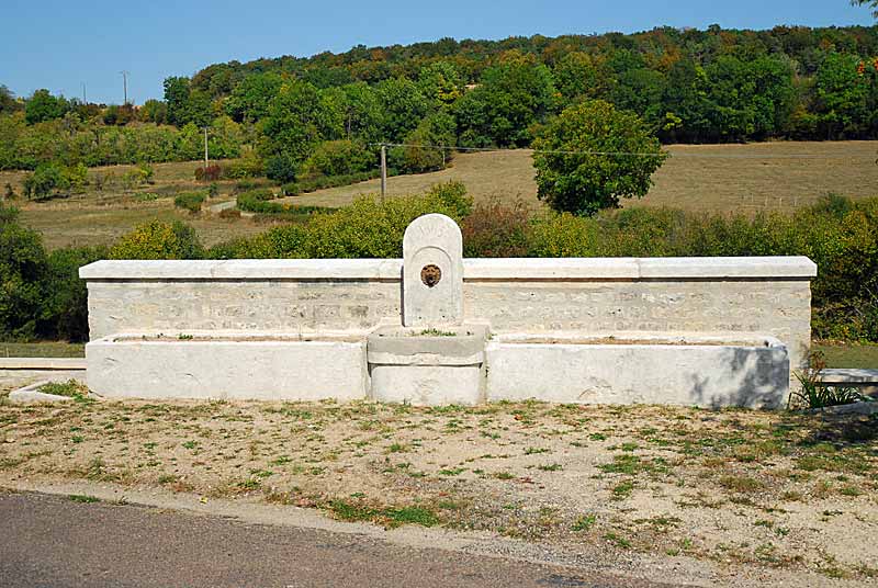 ANCIENNE FONTAINE DE POINSENOT