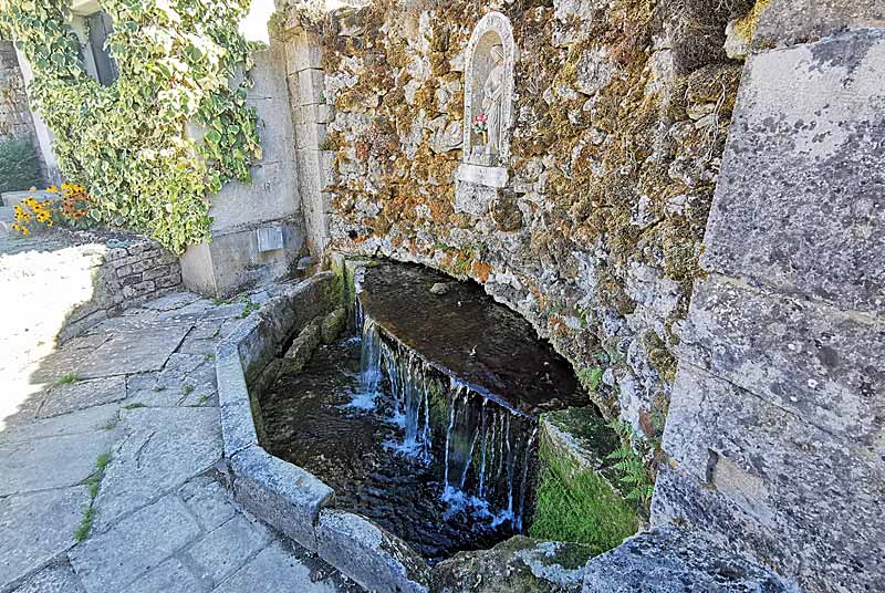FONTAINE DU BADIN A NOIDANT-LE-ROCHEUX