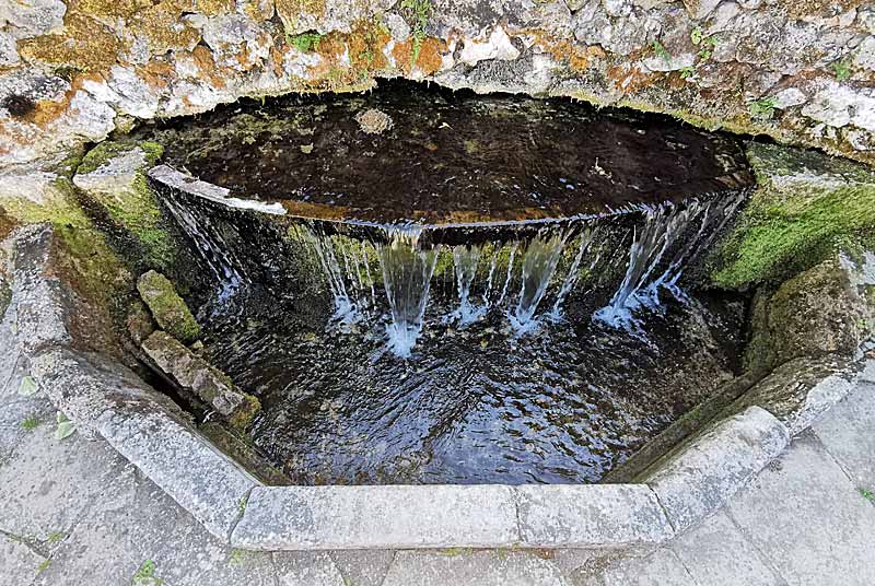 FONTAINE DU BADIN A NOIDANT-LE-ROCHEUX, Noidant-le-Rocheux - photo 2