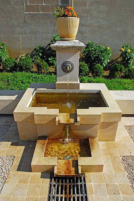 FONTAINE DE CHARMES, Charmes