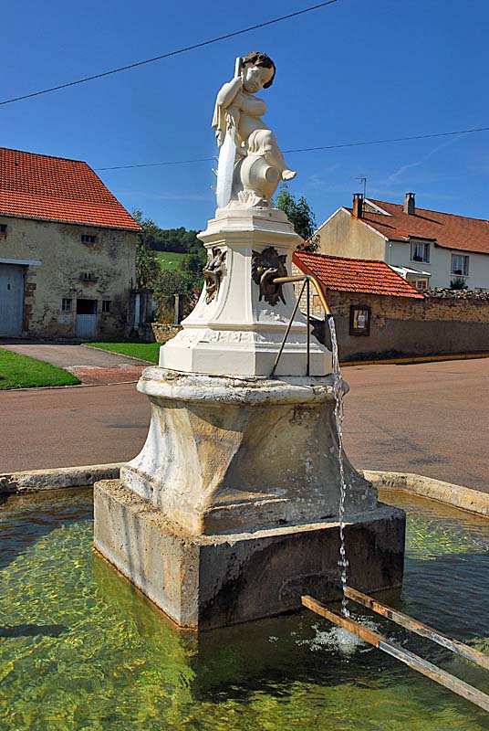 FONTAINE A L'ENFANT DE CHAUFFOURT, Chauffourt - photo 4