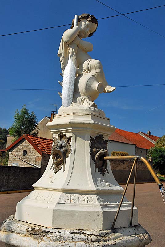 FONTAINE A L'ENFANT DE CHAUFFOURT, Chauffourt - photo 6