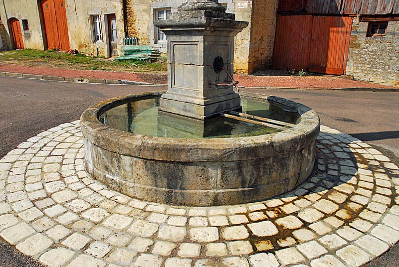 FONTAINE DE SEGRE A CHAUFFOURT