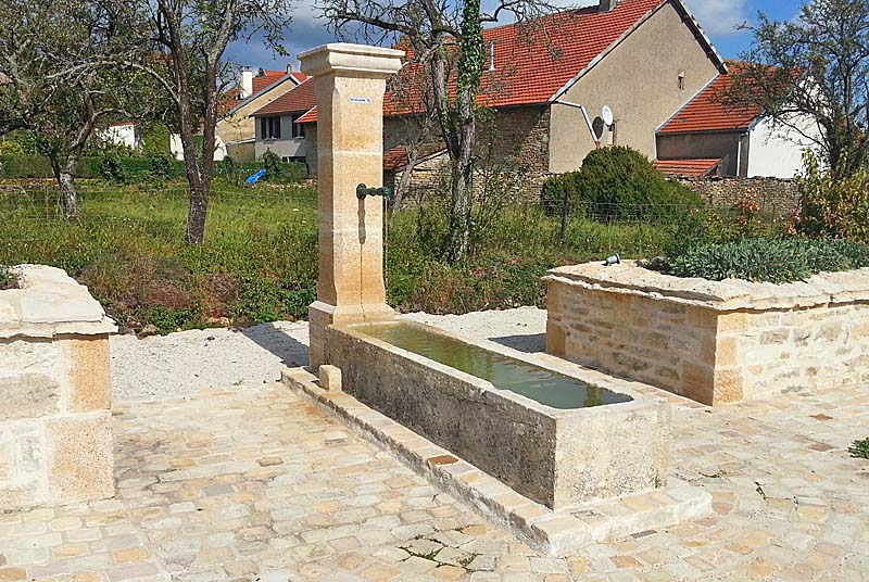 FONTAINE DE LA COUDRAIE