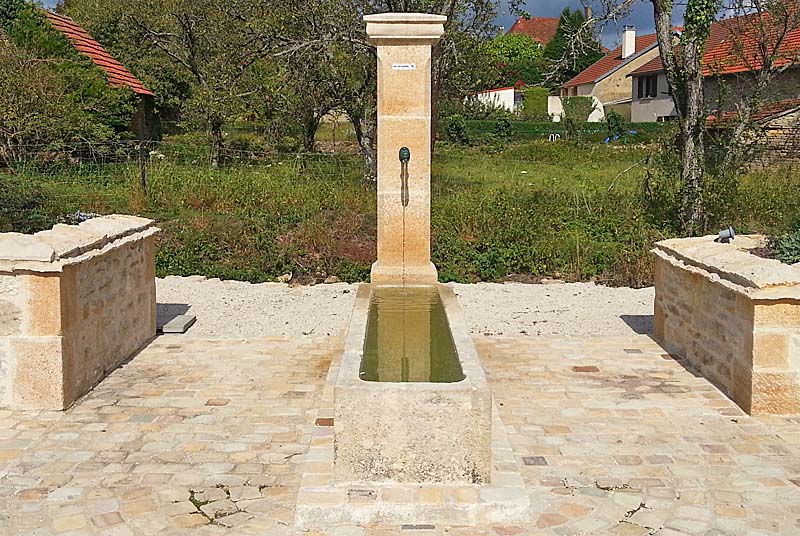 FONTAINE DE LA COUDRAIE
