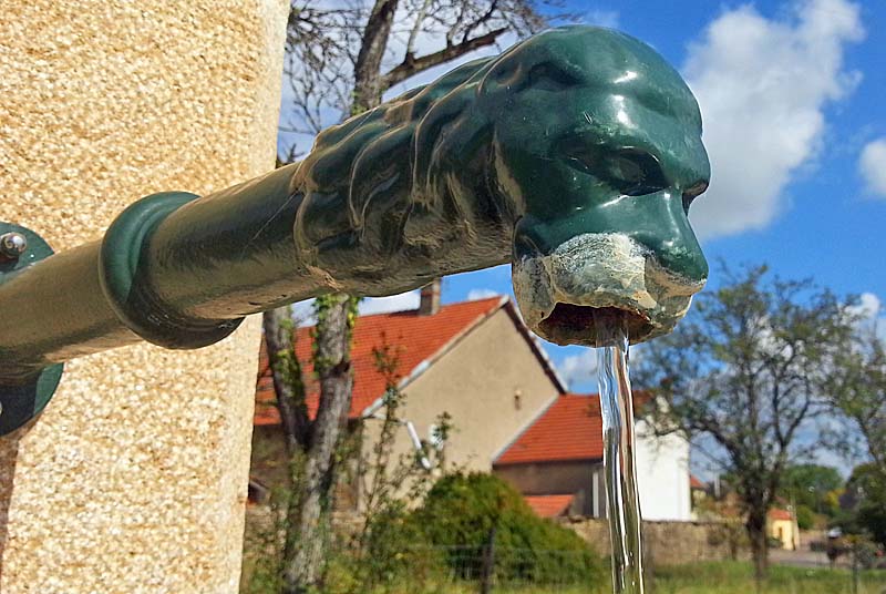 FONTAINE DE LA COUDRAIE