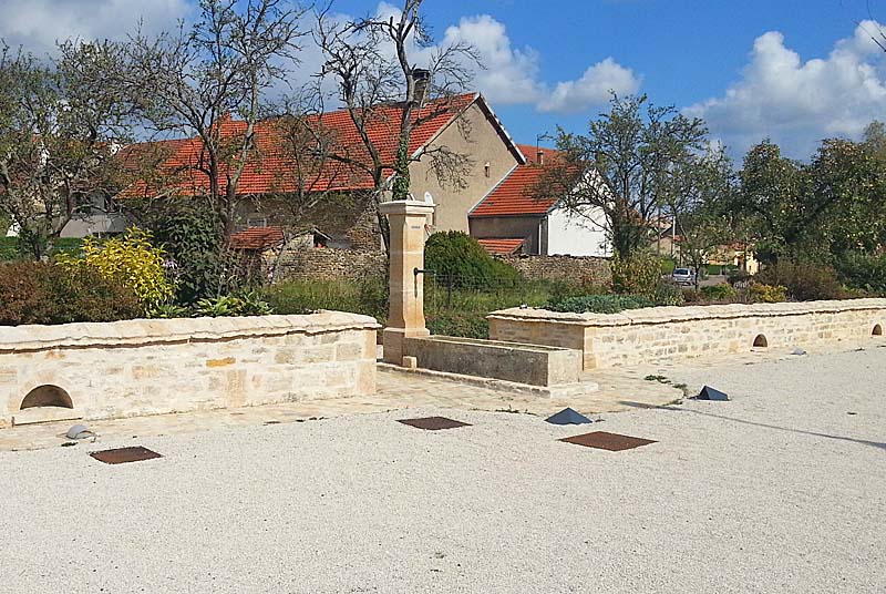 FONTAINE DE LA COUDRAIE