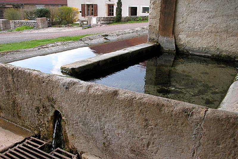 FONTAINE SAINT-CYR, Perrancey-les-Vieux-Moulins