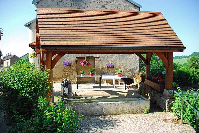 FONTAINE DU PAQUIS A ORCEVAUX