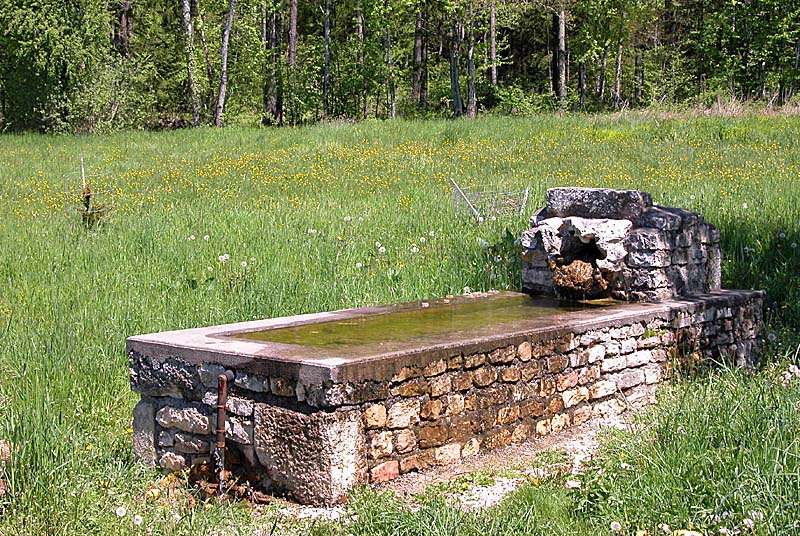 FONTAINE DU VAL DES FRAIS, Aujeurres