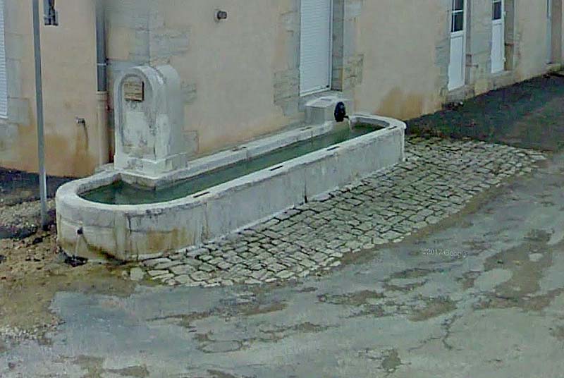 FONTAINE ABREUVOIR DE GRENANT