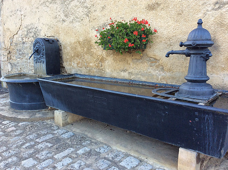 FONTAINE DE LA RUE DU HAUT PRE