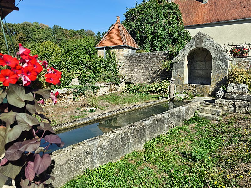 Fontaine lavoir de Tronchoy
