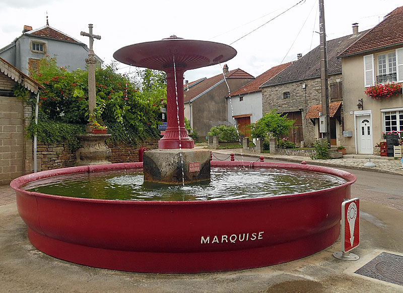 FONTAINE DE LA MARQUISE A BUSSIERES-LES-BELMONT