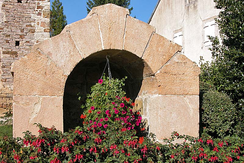 FONTAINE DE RIVIERES-LE-BOIS (1)