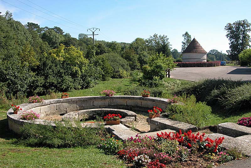 FONTAINE LE ROND A MARAC