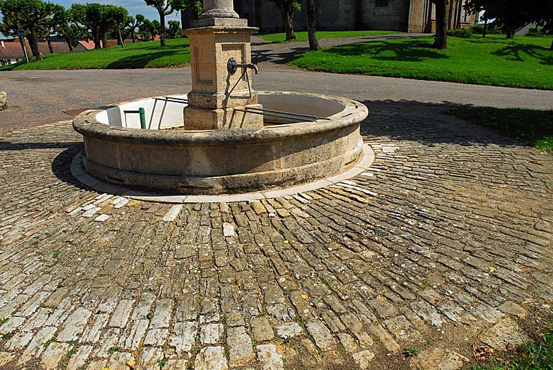 FONTAINE DE NEUILLY-L'EVEQUE, Neuilly-l'Évêque - photo 2