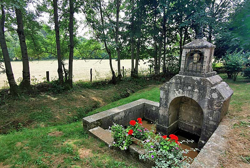 FONTAINE SAINT-VINEBAULT DE HUMES