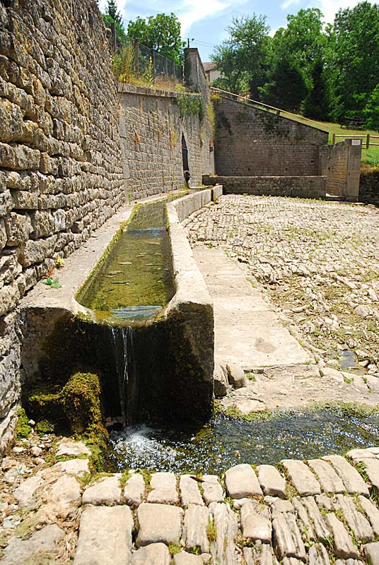 FONTAINE ET LAVOIR DE SAINTS-GEOSMES, Saints-Geosmes - photo 3