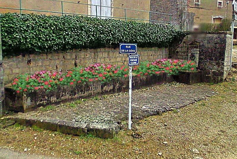 ANCIENNE FONTAINE ABREUVOIRS DE VALLEROY