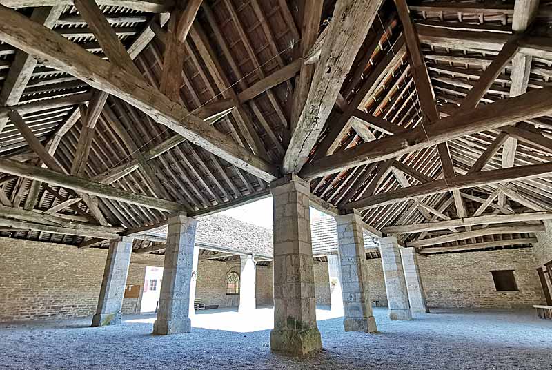 LES HALLES DE MONTSAUGEON