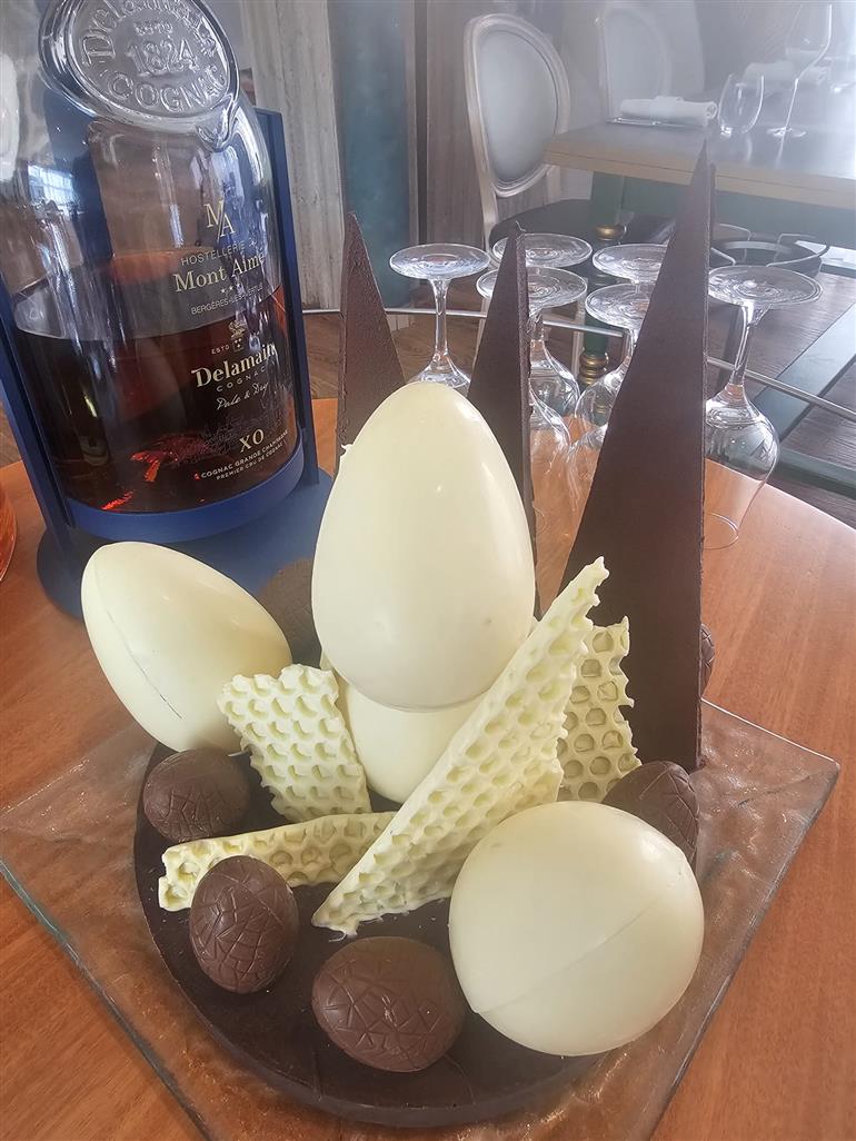 Pâques - Pièce en chocolat de notre chef-pâtissier