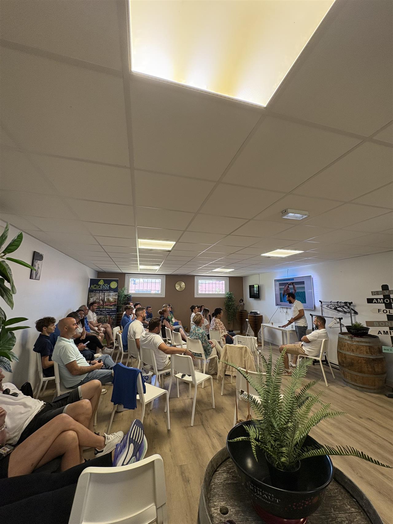 Salle d'acceuil et réunion 2