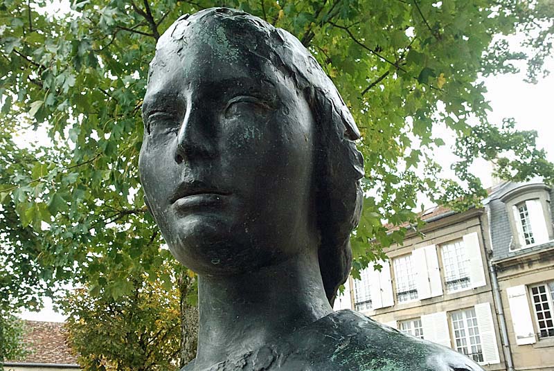 STATUE DE JEANNE MANCE