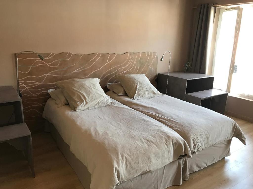 La-chambre-du-Restaurant-Delices-de-l-Abbaye