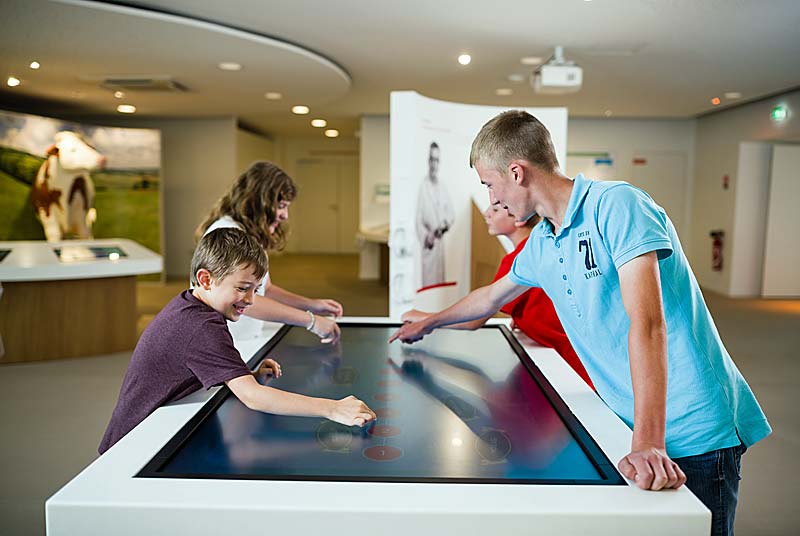 LA DIVINE FROMAGERIE ET LE CAPRICE DES DIEUX