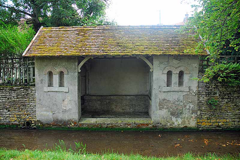 LAVOIR DE L'ENTRE DEUX EAUX (2)
