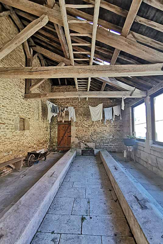 LAVOIR DU BADIN A NOIDANT-LE-ROCHEUX (2), Noidant-le-Rocheux - photo 2