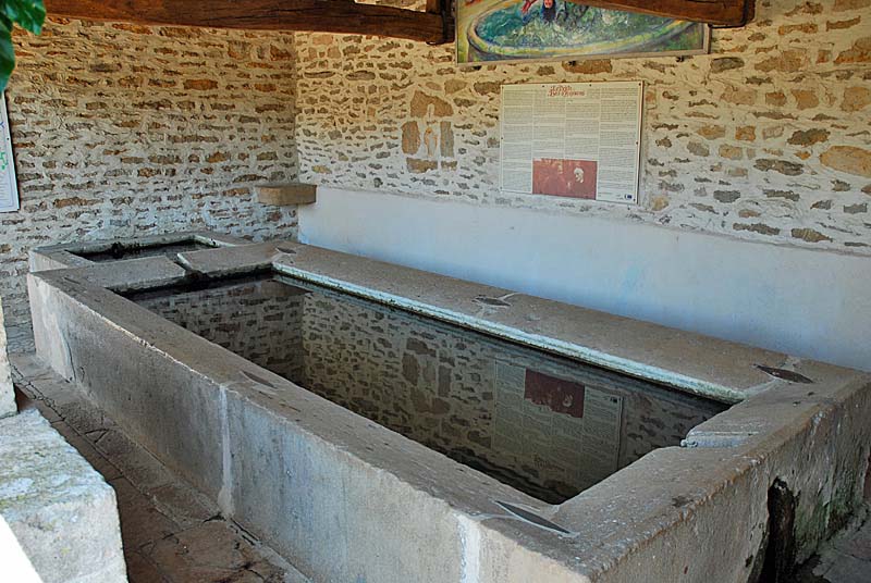 LAVOIR DE LA PLACE DE LA « PEÛTE BÊTE », Aujeurres