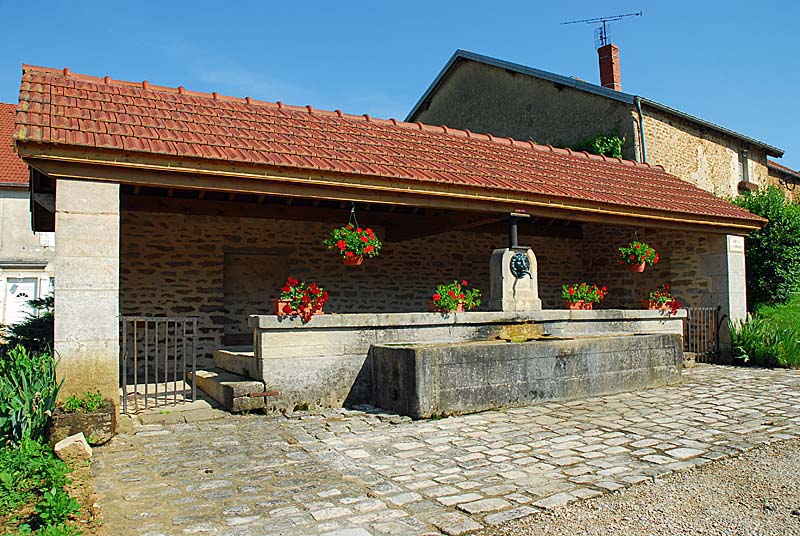 LAVOIR D'ORBIGNY-AU-VAL
