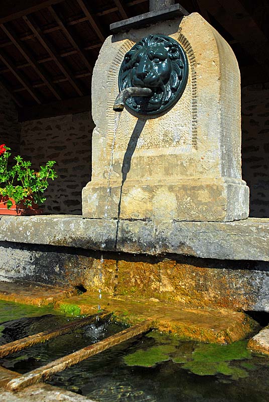 LAVOIR D'ORBIGNY-AU-VAL, Orbigny-au-Val