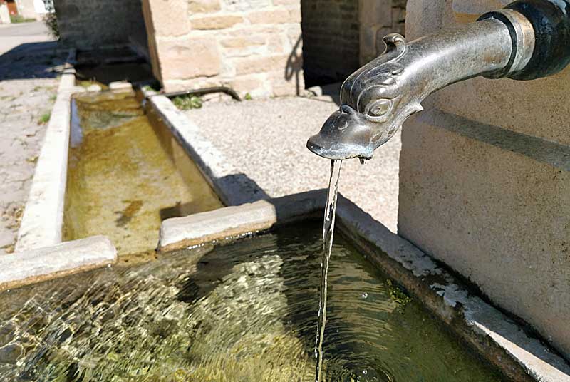 FONTAINE DU CENTRE A ORCEVAUX