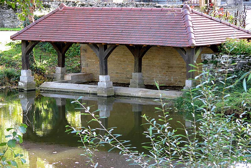 LAVOIR AU FIL DE L'EAU N°1 A DOMMARIEN