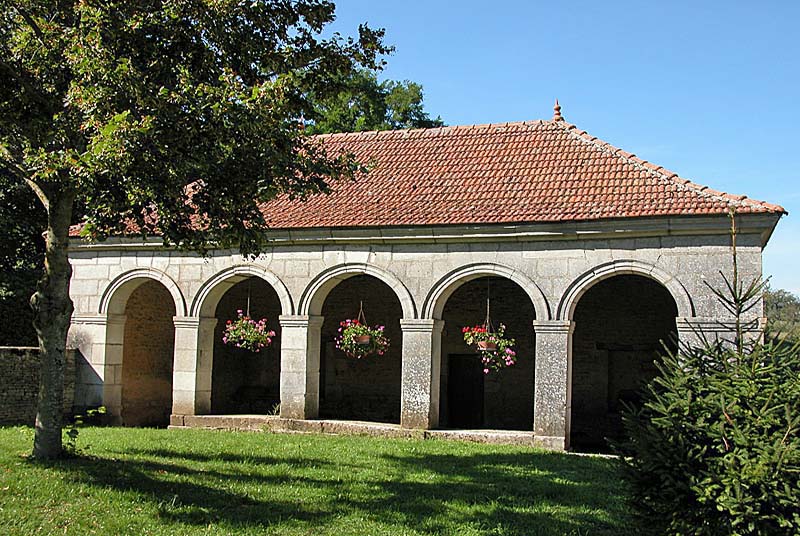 FONTAINE-LAVOIR DE MARAC