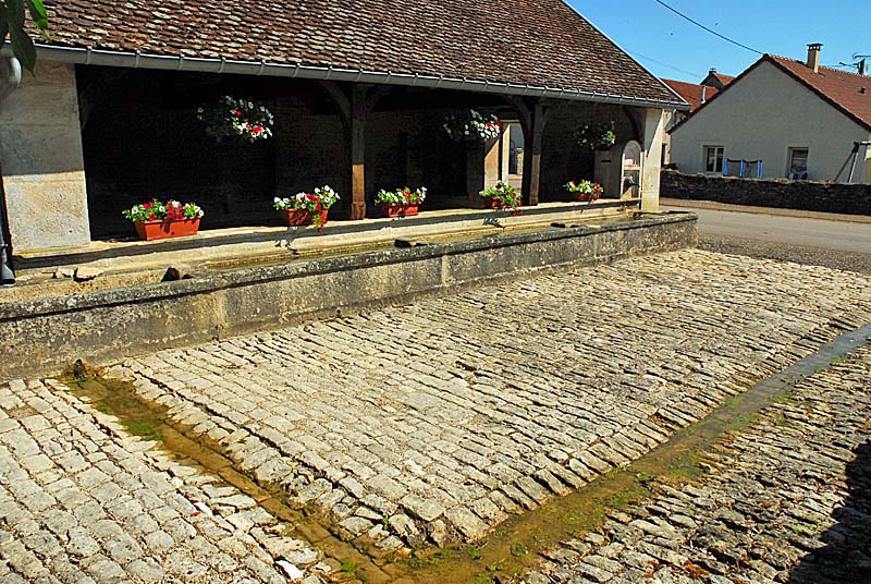 FONTAINE - LAVOIR DE VOISINES, Voisines - photo 6