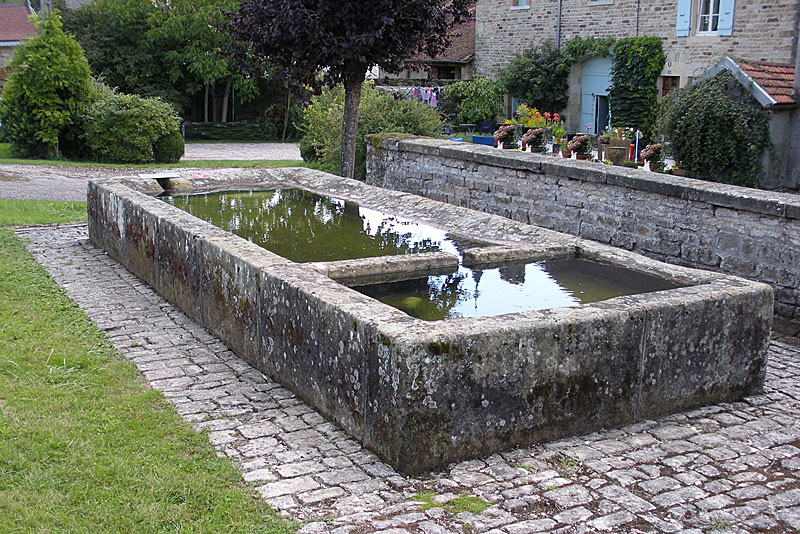 LAVOIR RECTANGULAIRE A LA ROCHELLE (1)
