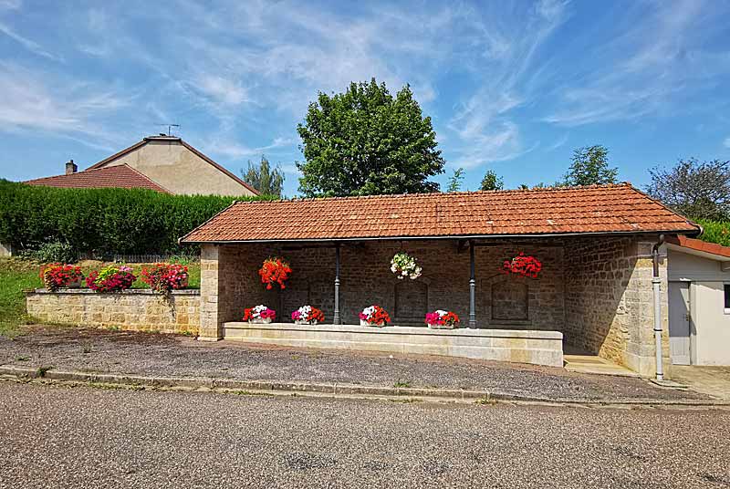 LAVOIR DE NEUILLY-L'EVEQUE